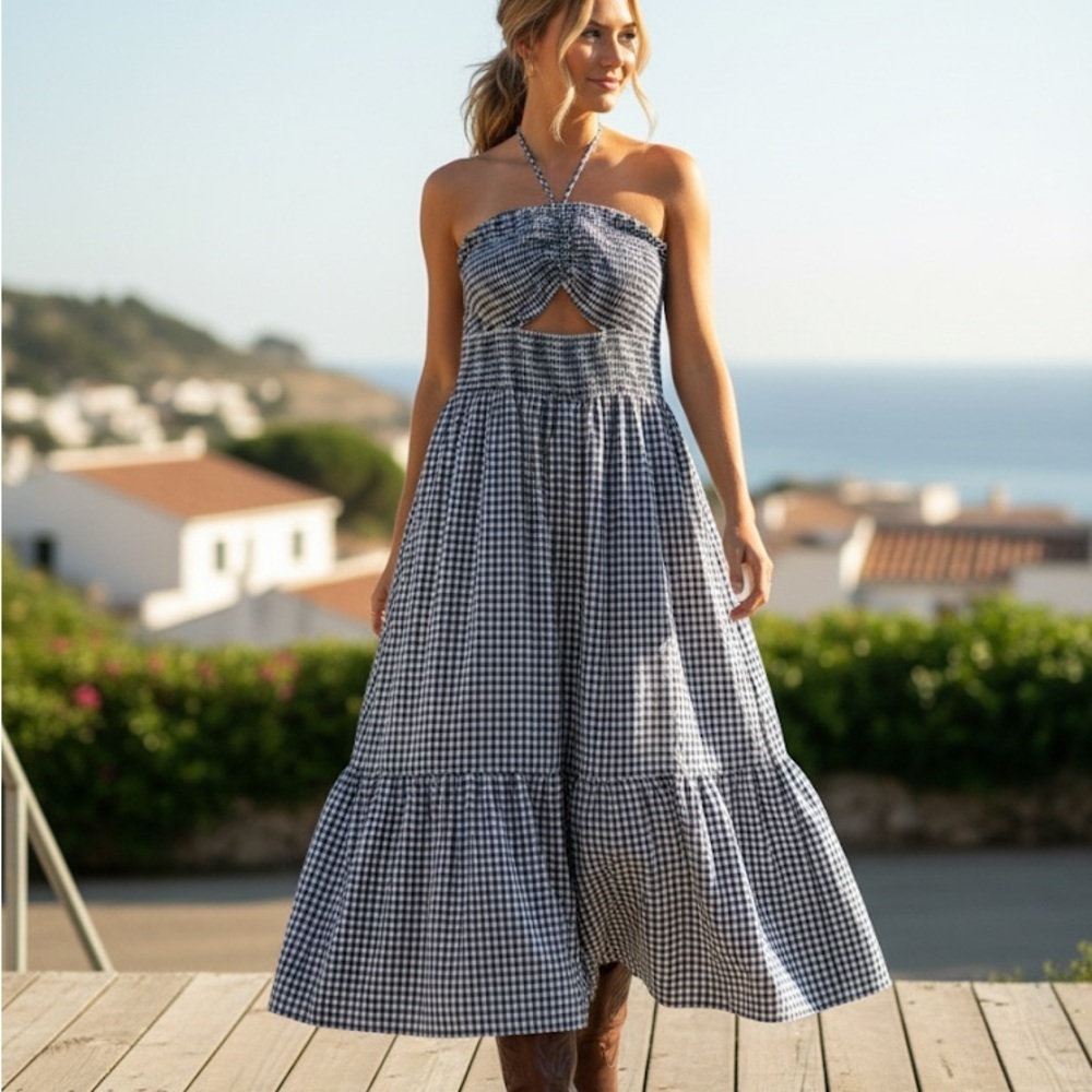 Chic Halter Gingham Maxi Dress - Blue/White. Keyhole Front, Smoked Waist. Lined